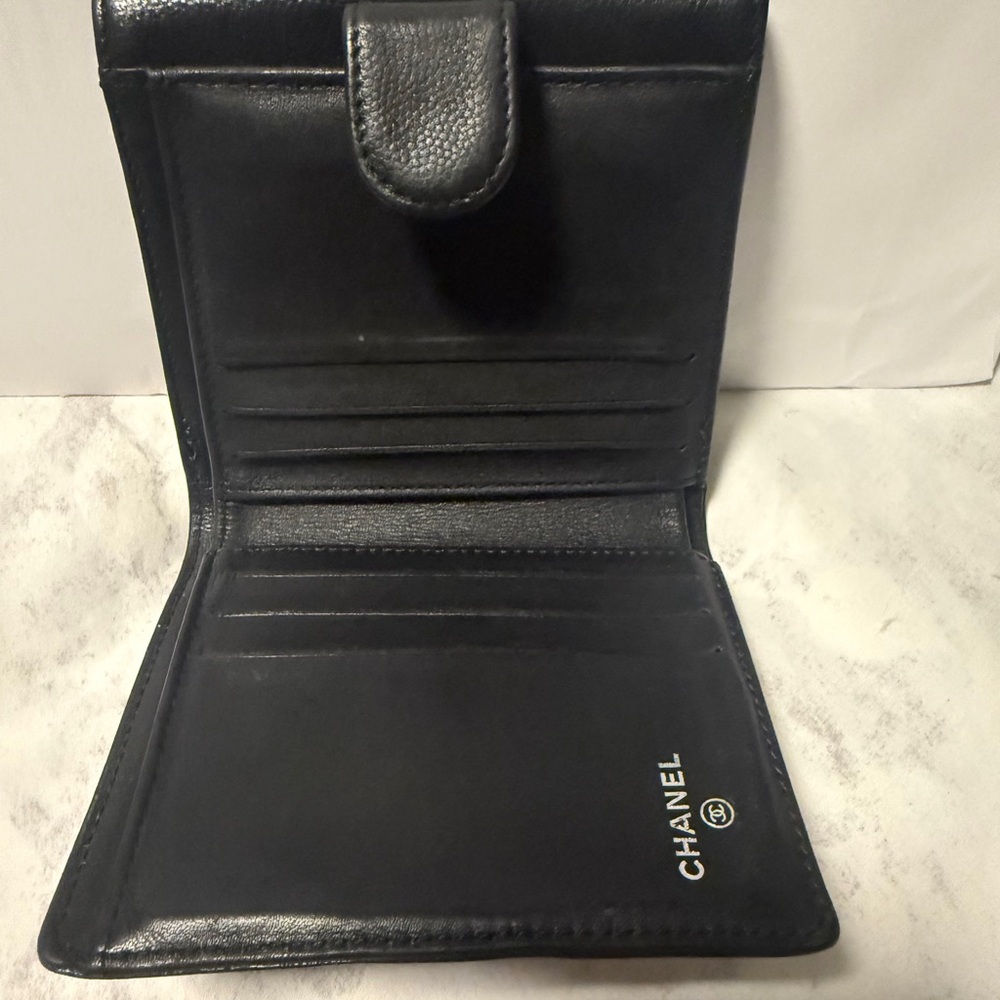 CHANEL BLACK CAVIAR LEATHER BIFOLD WALLET FLAP BUTTON CLOSURE COIN POCKET VGUC - Picture 3 of 8